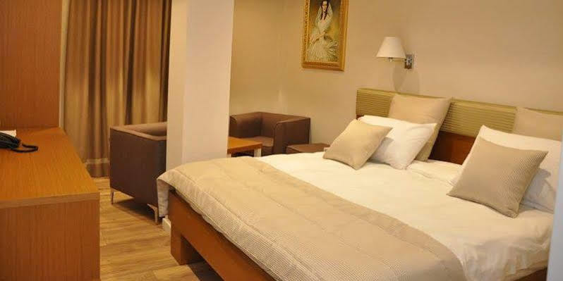 Hotel Queen Selita e Vogel Ngoại thất bức ảnh